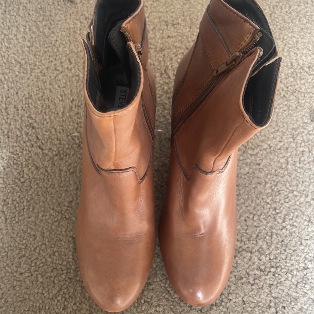 Boots - Picture 3 of 10